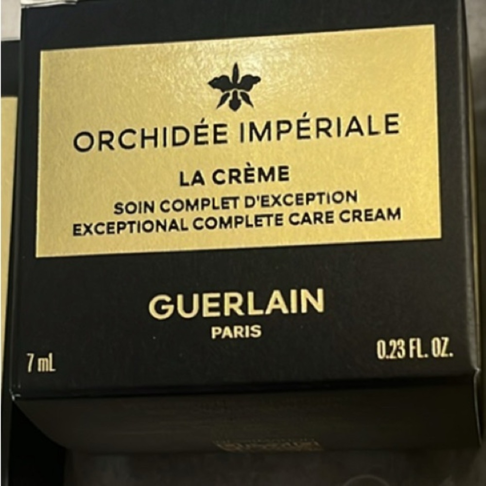 Guerlain Paris Beauty Bundle and Pouch - Picture 10 of 12